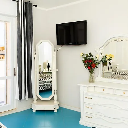 Lovealghero Stanze In Attico Vista Mare * アルゲーロ
