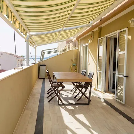 Lovealghero Stanze In Attico Vista Mare Apartmán